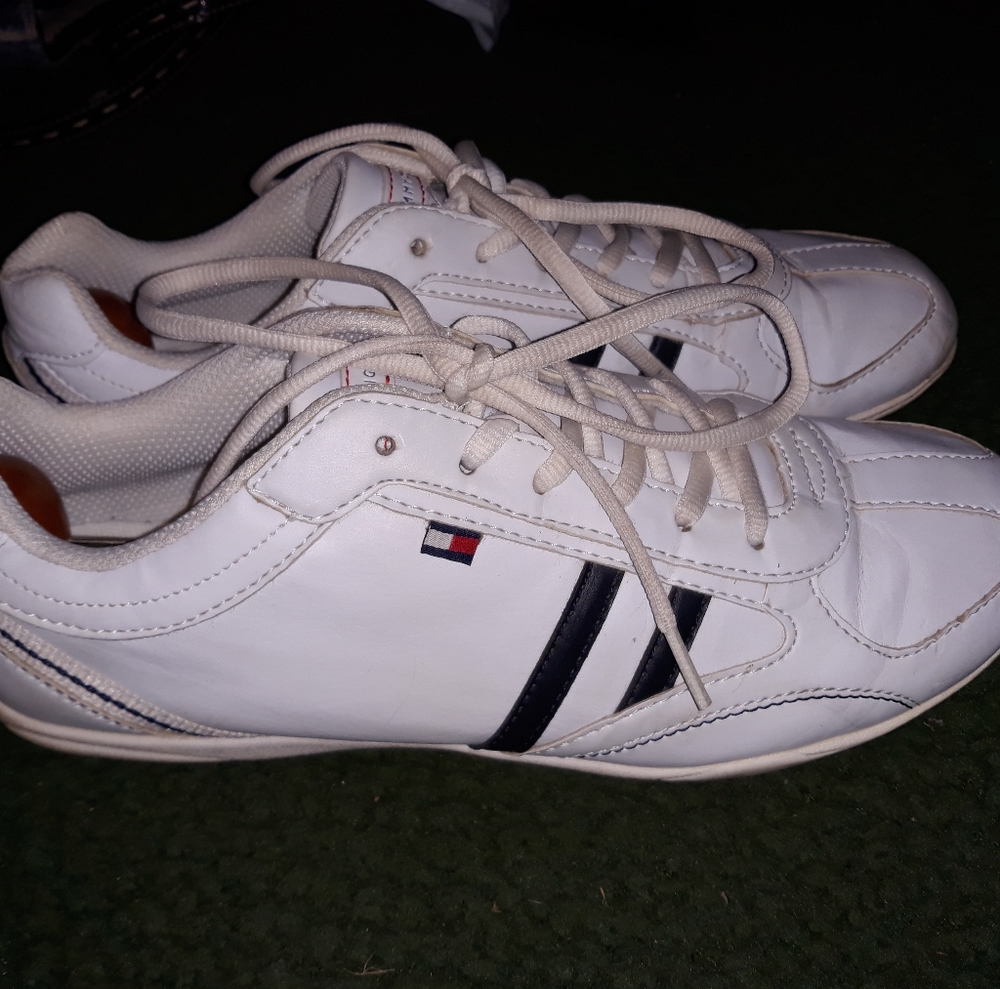 Tommy hilfiger tennis shoes